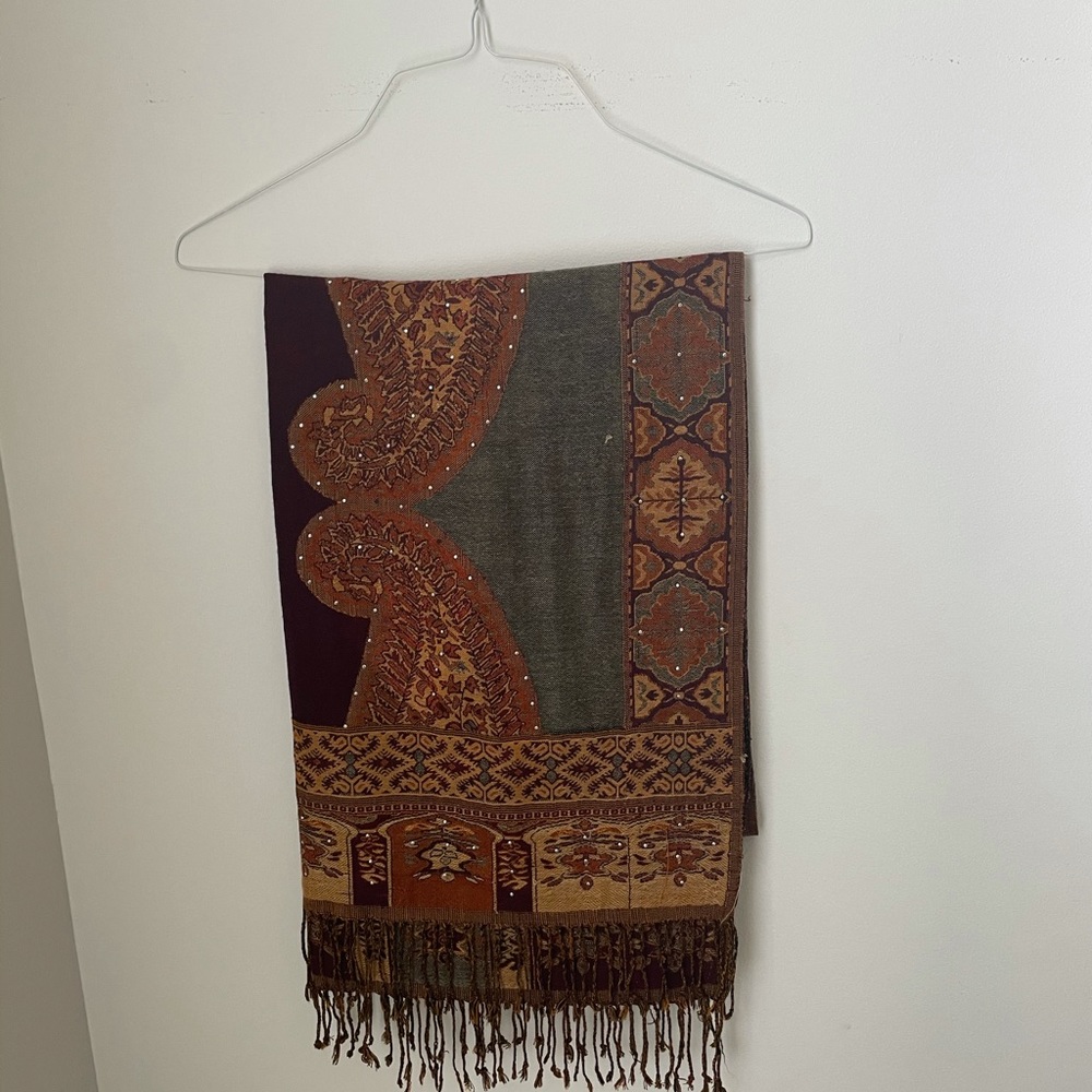 Women’s decorated shawl